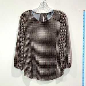 Cute Abstract 3/4 Sleeve Top By Adrianna Papell. Size Medium.